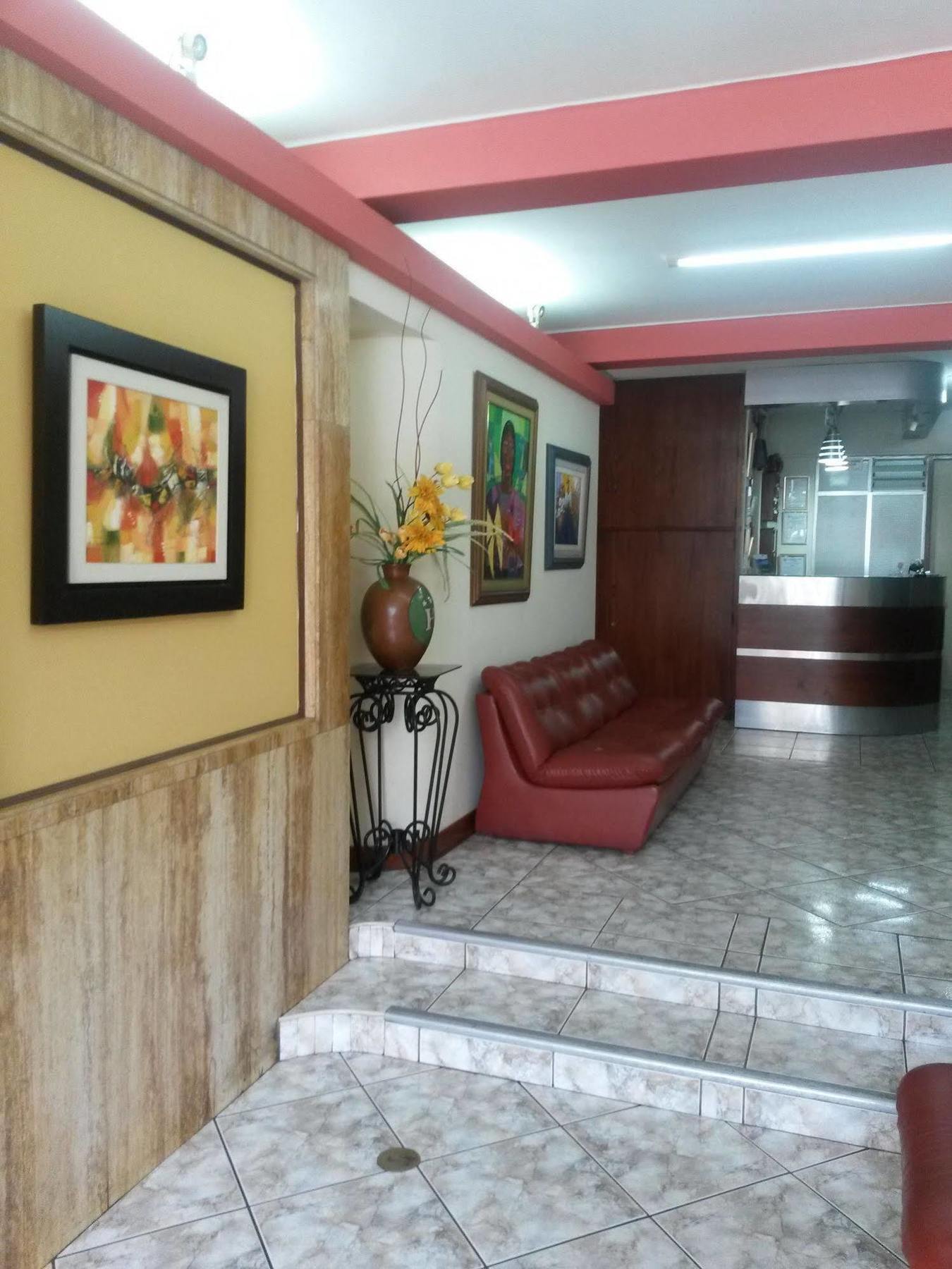 Hostal Solari Trujillo Luaran gambar