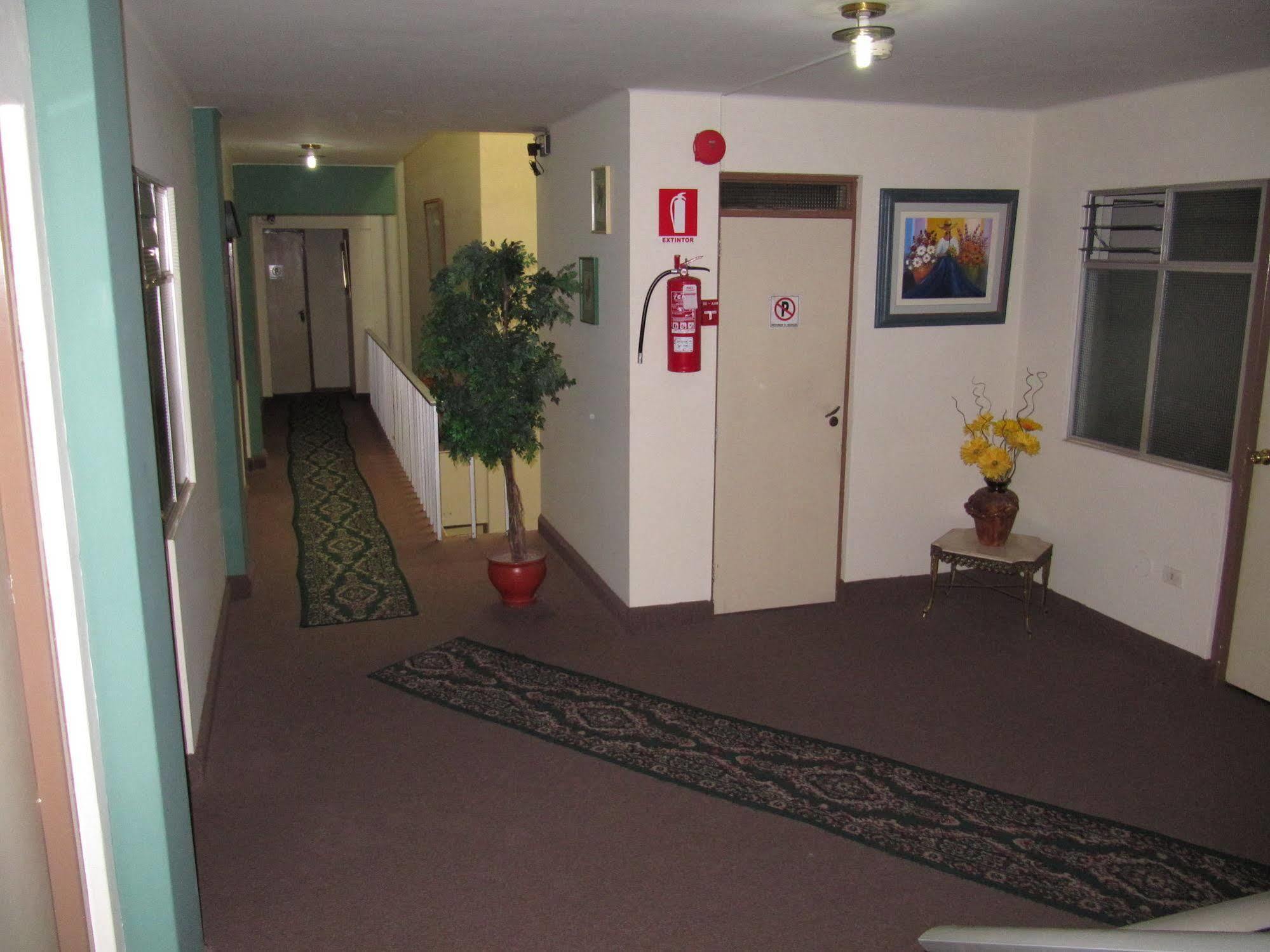 Hostal Solari Trujillo Luaran gambar