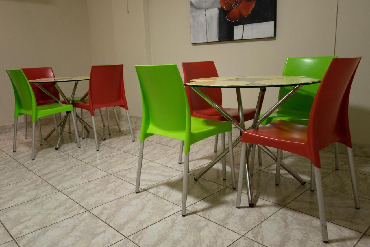 Hostal Solari Trujillo Luaran gambar